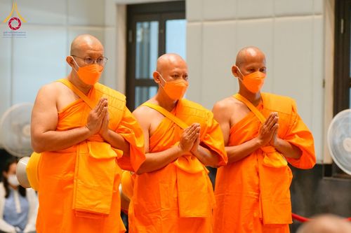 ภาพ No.62071:พิธีอุปสมบทในโครงการอุปสมบทหมู่ บูชาธรรมหลวงพ่อธัมมชโย พ.ศ.2567 ณ อุโบสถ วัดพระธรรมกาย จ.ปทุมธานี วันที่ 13-15 เมษายน พ.ศ. 2567