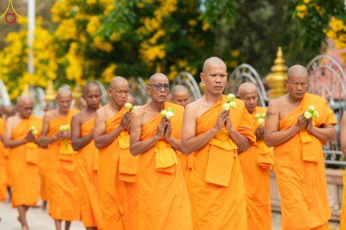 ภาพ No.101095:พิธีอุปสมบทหมู่ ในโครงการอุปสมบทบูชาธรรม มหาปูชนียาจารย์ พ.ศ. 2566 ณ วัดท่าเกวียน อำเภอพนมสารคาม จังหวัดฉะเชิงเทรา วันที่ 5 ธันวาคม พ.ศ. 2566