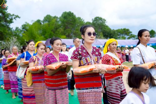 ภาพ No.258262:วันที่ 13 ตุลาคม พ.ศ. 2568 พิธีทอดกฐินสามัคคีทั่วไทย 30,000 วัด โดยคณะศิษยานุศิษย์ บูชาธรรม 81 ปี หลวงพ่อธัมมชโย ณ วัดทุ่งเจริญธรรม อ.อมก๋อย จ.เชียงใหม่