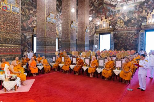 ภาพ No.123197:พิธีพระราชทานสัญญาบัตร พัดยศ และผ้าไตร แด่พระสงฆ์ในเขตปกครองคณะสงฆ์หนกลาง ณ วัดพระศรีมหาธาตุ เขตบางเขน กรุงเทพมหานคร และพิธีมุทิตาสักการะพระสังฆาธิการ ผู้ได้รับเลื่อนและตั้งสมณศักดิ์ ตามพระบรมราชโองการ ณ วัดพระธรรมกาย ในวันที่ 4 กุมภาพันธ์ พ.ศ. 2567