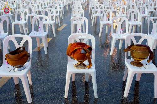 ภาพ No.226037:วันอาทิตย์ที่ 25 พฤษภาคม พ.ศ. 2568 พิธีตักบาตรพระ 1,000 รูปเมืองตรัง ครบรอบ 110 ปี เมืองทับเที่ยง ถวายเป็นพุทธบูชา ถวายเป็นพระราชกุศลแด่รัชกาลที่ 10 และอุทิศส่วนกุศลแด่อดีตเจ้าเมืองตรัง และบรรพบุรุษ ณ บริเวณหน้าศาลากลางจังหวัดตรัง ถนนพระราม 6