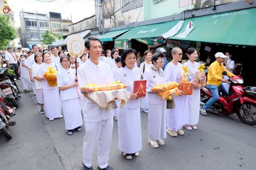 ภาพ No.254614:วันที่ 13 ตุลาคม พ.ศ. 2568 พิธีทอดกฐินสามัคคีทั่วไทย 30,000 วัด โดยคณะศิษยานุศิษย์ บูชาธรรม 81 ปี หลวงพ่อธัมมชโย ณ วัดจันทร์ใน แขวงบางคอแหลม เขตยานนาวา กรุงเทพมหานคร