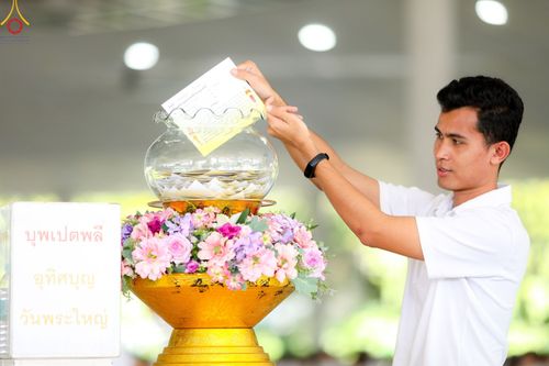 ภาพ No.104477:พิธีบุพเปตพลี ครั้งที่ 145 อุทิศบุญแด่หมู่ญาติที่ล่วงลับไปแล้ว และสืบทอดอายุพระพุทธศาสนา วันพุธที่ 27 ธันวาคม พ.ศ. 2566 (วันพระขึ้น 15 ค่ำ เดือน 12 ) ณ หอฉันคุณยายอาจารย์ฯ วัดพระธรรมกาย