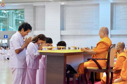 ภาพ No.323614:วันที่ 22 เมษายน พ.ศ.2569(วันคุ้มครองโลก) งานถวายมหาสังฆทาน 40,000 กว่าวัดทั่วประเทศ พิธีภาคสาย ปฏิบัติธรรม ,  พิธีมอบปัจจัยช่วยเหลือครู 4 จังหวัดชายแดนภาคใต้