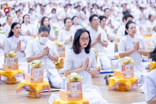 ภาพ No.239526:วันอาทิตย์ที่ 17 สิงหาคม พ.ศ. 2568 พิธีถวายคิลานเภสัช และอุปกรณ์ทางการแพทย์ แด่คณะสงฆ์ เนื่องในวันธรรมชัย ณ ห้องแก้วสารพัดนึก 2 สภาธรรมกายสากล วัดพระธรรมกาย