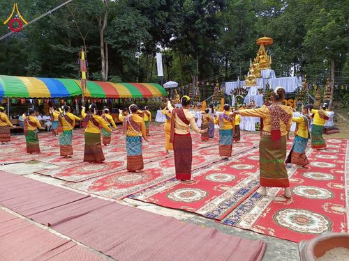 ภาพ No.274197:วันที่ 26 ตุลาคม พ.ศ. 2568 พิธีทอดกฐินสามัคคีทั่วไทย ณ วัดภูหินตัด โนนดินแดง บุรีรัมย์ โดยคณะศิษยานุศิษย์ บูชาธรรม 81 ปี หลวงพ่อธัมมชโย