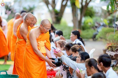 ภาพ No.260246:วันที่ 18 ตุลาคม พ.ศ. 2568 พิธีทอดกฐินสามัคคีทั่วไทย 30,000 วัด โดยคณะศิษยานุศิษย์ บูชาธรรม 81 ปี หลวงพ่อธัมมชโย ณ วัดกิ่วลม ต.บ่อหลวง อ.ฮอด จ.เชียงใหม่