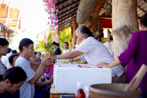 ภาพ No.257657:วันที่ 18 ตุลาคม พ.ศ. 2568 พิธีทอดกฐินสามัคคีทั่วไทย 30,000 วัด โดยคณะศิษยานุศิษย์ บูชาธรรม 81 ปี หลวงพ่อธัมมชโย ณ วัดหัวหิน บ้านสะอาด อ.เมือง จ.ขอนแก่น