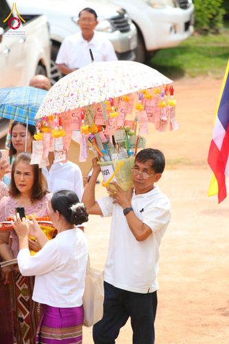 ภาพ No.171953:พิธีทอดกฐิน ณ วัดบ้านโนน จ.ปราจีนบุรี ในโครงการกฐินสามัคคีทั่วไทย 30,000 วัด บูชาธรรม 80 ปี หลวงพ่อธัมมชโย โดยคณะศิษยานุศิษย์วัดพระธรรมกาย วันที่ 27 ตุลาคม พ.ศ. 2567