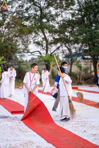 ภาพ No.112410:V.11 สามารถ การเตรียมงาน เก็บงาน การรับบุญของเจ้าหน้าที่หน่วยงานต่างๆ เพื่อโครงการธรรมยาตรา กตัญญูบูชา มหาปูชนียาจารย์ พระมงคลเทพมุนี (สด จนฺทสโร) พระผู้ปราบมาร อนุสรณ์สถาน 7 แห่ง ปีที่ 12 ระหว่างวันที่ 2 - 31 มกราคม พ.ศ.2567