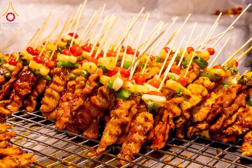 ภาพ No.194330:พิธีถวายภัตตาหารเป็นสังฆทาน แด่พระธรรมยาตรา ณ อนุสรณ์สถานมหาวิหารพระมงคลเทพมุนี (โลตัสแลนด์) อ.สองพี่น้อง จ.สุพรรณบุรี ในโครงการธรรมยาตรา กตัญญูบูชา มหาปูชนียาจารย์ พระมงคลเทพมุนี(สด จนฺทสโร) พระผู้ปราบมาร ปีที่ 13 วันที่ 13 มกราคม พ.ศ.2568