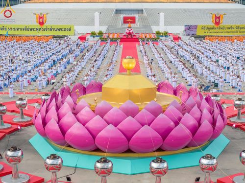 ภาพ No.160380:พิธีปลูกต้นทรัพย์บานชื่น ณ ลานธรรม พระมหาธรรมกายเจดีย์ วัดพระธรรมกาย จ.ปทุมธานี วันพฤหัสบดีที่ 10 ตุลาคม พ.ศ. 2567