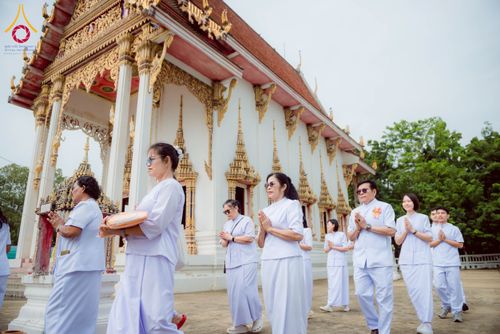 ภาพ No.177175:พิธีทอดกฐิน ณ วัดตรีมิตรประดิษฐาราม ต.รางหวาย อ.พนมทวน จ.กาญจนบุรี ในโครงการทอดกฐินสามัคคีทั่วไทย 30,000 วัด บูชาธรรม 80 ปี หลวงพ่อธัมมชโย โดยคณะศิษยานุศิษย์วัดพระธรรมกาย วันที่ 15 พฤศจิกายน พ.ศ. 2567