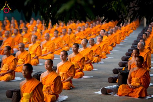 ภาพ No.297422:วันที่ 15 มกราคม พ.ศ.2569 พระธรรมยาตราปฏิบัติธรรมและถ่ายภาพหมู่ประวัติศาสตร์ อนุสรณ์สถานลำดับที่ 4 สถานที่เกิดด้วยกายธรรม  ณ วัดโบสถ์บน ต.บางคูเวียง จ.นนทบุรี ในโครงการธรรมยาตรา กตัญญูบูชา มหาปูชนียาจารย์ พระมงคลเทพมุนี(สด จนฺทสโร) พระผู้ปราบมาร อนุสรณ์ส