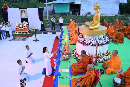 ภาพ No.281494:วันอาทิตย์ที่ 28 ธันวาคม พ.ศ.2568 ตักบาตรพระ 1000 รูป ปีที่ 1 ทำบุญเมืองสตูลส่งท้ายปี ณ หน้าโรงเรียนสตูลวิทยา จ.สตูล