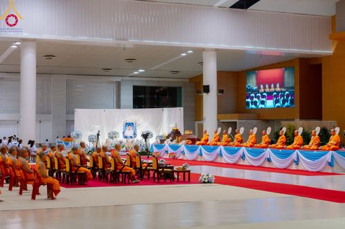 ภาพ No.90999:พิธีบำเพ็ญกุศลสวดพระอภิธรรม  อุบาสกถาวร พรหมถาวร (อุบาสกผู้ปั้นพระ) คืนที่ 6 วันพฤหัสบดีที่ 19 ตุลาคม พ.ศ. 2566 ณ ห้องแก้วสารพัดนึก 1 สภาธรรมกายสากล วัดพระธรรมกาย จ.ปทุมธานี