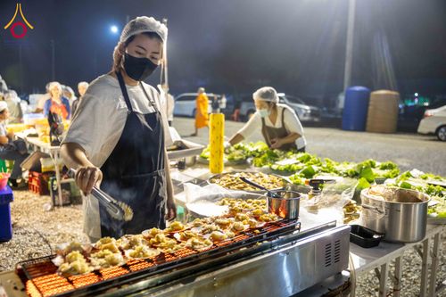 ภาพ No.299100:วันที่ 21 มกราคม พ.ศ. 2569 พิธีถวายภัตตาหารเป็นสังฆทาน แด่พระธรรมยาตรา ณ อนุสรณ์สถานบางปลา วัดบางปลา อำเภอบางเลน จังหวัดนครปฐม ในโครงการธรรมยาตรา กตัญญูบูชา มหาปูชนียาจารย์ พระมงคลเทพมุนี(สด จนฺทสโร) พระผู้ปราบมาร อนุสรณ์สถาน 7 แห่ง ปีที่ 14