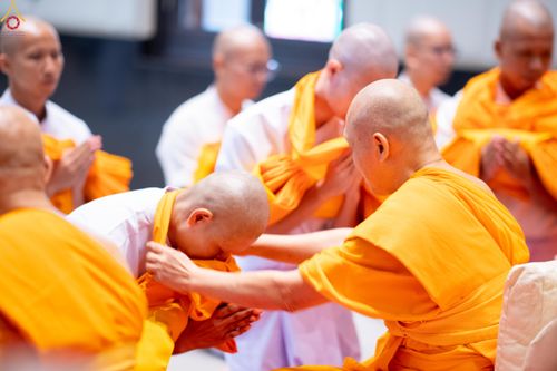 ภาพ No.335315:วันเสาร์ที่ 13 มิถุนายน พ.ศ.2569 พิธีขอบรรพชา , พิธีขอสรณคมน์และศีล , พิธีถวายบาตร , พิธีอุปสมบท โครงการอุปสมบทหมู่ผู้บริหาร รุ่นที่ 16 , โครงการอุปสมบทหมู่ธรรมทายาท  ระดับอุดมศึกษา รุ่นที่ 53 (ภาคฤดูฝน) ณ โบสถ์พระไตรปิฏก วัดพระธรรมกาย