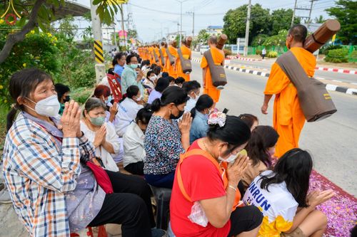 ภาพ No.68878:พิธีต้อนรับพระธรรมยาตรา ในโครงการธรรมยาตรากตัญญูบูชา มหาปูชนียาจารย์ พระมงคลเทพมุนี(สด จนฺทสโร) พระผู้ปราบมาร อนุสรณ์สถาน 7 แห่ง ปีที่ 11 วันที่ 3 มกราคม พ.ศ. 2566 ณ อนุสรณ์สถานมหาวิหารพระมงคลเทพมุนี จ.สุพรรณบุรี