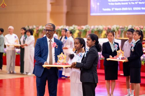 ภาพ No.311845:วันอังคารที่ 3 มีนาคม พ.ศ.2569 พิธีมอบโล่วัชรเกียรติยศ โครงการตอบปัญหาธรรมะทางก้าวหน้า ครั่งที่ 43, พิธีมอบโล่วัชรเกียรติยศ โครงการสอบตอบปัญหาศีลธรรม เพื่อสันติภาพโลก (World-Pec) ครั้งที่ 19 ณ สภาธรรมกายสากล วัดพระธรรมกาย