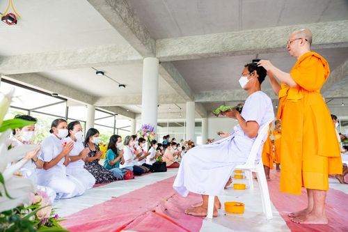ภาพ No.65659:พิธีปลงผมและพิธีขอขมา มอบบาตรกับผ้าไตร ในโครงการอุปสมบทบูชาธรรม มหาปูชนียาจารย์ประจำปี 2565 ณ ศูนย์ปฎิบัติธรรมสมุทรปราการ(บางบ่อ)  วันอาทิตย์ที่ 20 พฤศจิกายน พ.ศ. 2565