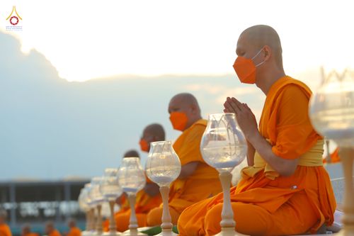 ภาพ No.81754:พิธีจุดวิสาขประทีปและเวียนประทักษิณ เนื่องในวันวิสาขบูชา วันเสาร์ที่ 3 มิถุนายน 2566 ณ ลานธรรมพระมหาธรรมกายเจดีย์ วัดพระธรรมกาย จ.ปทุมธานี
