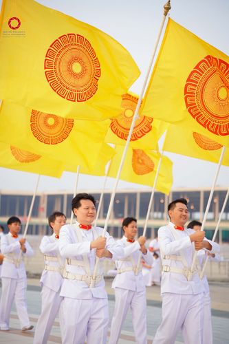 ภาพ No.319356:วันเสาร์ที่ 4 เมษายน พ.ศ.2569 พิธีขอขมา มอบผ้าไตร และถวายบาตรแด่นาคธรรมทายาท ในโครงการบรรพชาสามเณรฟื้นฟูพระพุทธศาสนาทั่วไทย โครงการหน่อแก้วเปรียญธรรม รุ่นที่ 14 โครงการสามเณรยุวธรรมทายาท รุ่นที่ 34 โครงการสามเณรมัชฌิมธรรมทายาท รุ่นที่ 30 ณ สภาธรรมกายสากล