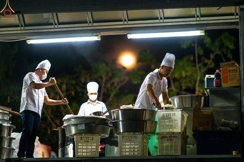 ภาพ No.69816:พิธีถวายภัตตาหารเป็นสังฆทาน แด่คณะพระธรรมยาตราฯ ในโครงการธรรมยาตราฯ ปีที่ 11 ณ อนุสรณ์สถานมหาวิหารพระมงคลเทพมุนี อ.สองพี่น้อง จ.สุพรรณบุรี วันที่ 7 มกราคม พ.ศ. 2566