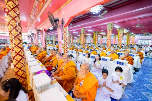 ภาพ No.298287:วันที่ 17 มกราคม พ.ศ. 2569  พิธีเจริญพระพุทธมนต์ ปฏิบัติธรรม มอบทุนการศึกษา ถวายสังฆทาน 109 วัด โครงการธรรมยาตราปีที่ 14 ณ วัดตะเคียน อำเภอบางกรวย จังหวัดนนทบุรี