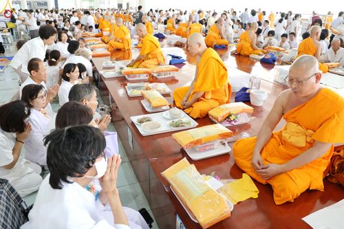 ภาพ No.317602:วันพฤหัสบดีที่ 2 เมษายน พ.ศ.2569 พิธีบุพเปตพลี ครั้งที่ 180 ณ หอฉันคุณยายอาจารย์ฯ วัดพระธรรมกาย