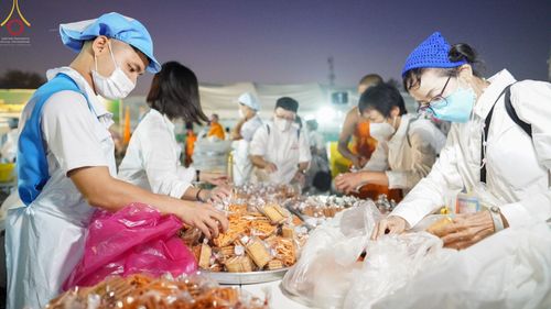 ภาพ No.71142:พิธีถวายภัตตาหารเป็นสังฆทาน แด่คณะพระธรรมยาตราฯ ในโครงการธรรมยาตราฯ ปีที่ 11 ณ อนุสรณ์สถานคลองบางนางแท่น อ.สามพราน จ.นครปฐม วันที่ 14 มกราคม พ.ศ. 2566