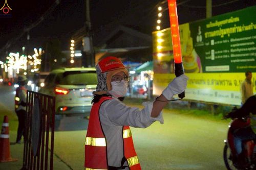 ภาพ No.300680:ภาพเบื้องหลังอาสาสมัครรวมใจ ชุดที่ 3 ในโครงการธรรมยาตรา กตัญญูบูชา มหาปูชนียาจารย์ พระมงคลเทพมุนี(สด จนฺทสโร) พระผู้ปราบมาร อนุสรณ์สถาน 7 แห่ง ปีที่ 14