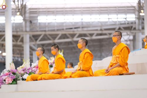 ภาพ No.65142:พิธีบูชาข้าวพระ และสาธุชนปฏิบัติธรรมร่วมกัน ในวันอาทิตย์ต้นเดือนที่ 4 ธันวาคม พ.ศ. 2565 ณ วัดพระธรรมกาย จ.ปทุมธานี