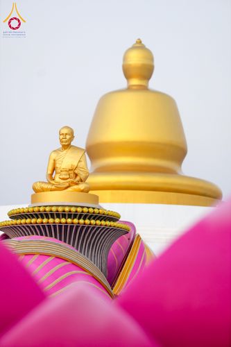 ภาพ No.299757:วันที่ 19 มกราคม พ.ศ.2569 พระธรรมยาตราปฏิบัติธรรมและถ่ายภาพหมู่ประวัติศาสตร์ ณ อนุสรณ์สถานลำดับที่ 5 สถานที่เผยแผ่วิชชาธรรมกายครั้งแรก  อนุสรณ์สถานบางปลาวัดบางปลา อ.บางเลน จ.นครปฐม ในโครงการธรรมยาตรา กตัญญูบูชา มหาปูชนียาจารย์ พระมงคลเทพมุนี(สด จนฺทสโร) 