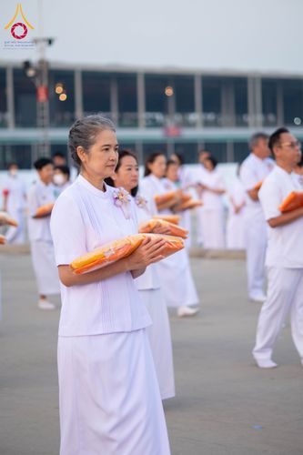 ภาพ No.320792:วันเสาร์ที่ 11 เมษายน พ.ศ.2569 พิธีเวียนประทักษิณ พิธีวันทาเจดีย์ โครงการอุปสมบทหมู่ บูชาธรรมหลวงพ่อธัมมชโย พ.ศ.2569 โครงการอุปสมบทหมู่ธรรมทายาท ระดับอุดมศึกษา รุ่น 53 (ภาคฤดูร้อน) ณ วัดพระธรรมกาย ปทุมธานี