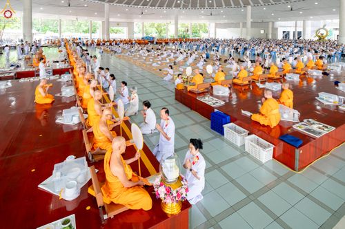 ภาพ No.348518:วันที่ 11 กันยายน พ.ศ.2569 พิธีบุพเปตพลี ครั้งที่ 188 ร่วมอุทิศส่วนกุศล แด่หมู่ญาติผู้ล่วงลับไปแล้ว และเป็นปัจจัยสนับสนุน การเผยแผ่พระพุทธศาสนา ณ หอฉันคุณยายอาจารย์ วัดพระธรรมกาย
