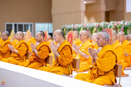ภาพ No.341715:วันอังคารที่ 28 กรกฎาคม พ.ศ. 2569 คณะสงฆ์และพสกนิกรอำเภอคลองหลวง พร้อมใจจัดพิธีเจริญพระพุทธมนต์ ปฏิบัติธรรม และทำบุญตักบาตร ถวายพระราชกุศลเฉลิมพระเกียรติพระบาทสมเด็จพระเจ้าอยู่หัว