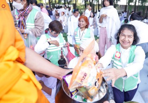 ภาพ No.289421:วันที่ 7 มกราคม พ.ศ. 2569 พิธีตักบาตรพระธรรมยาตรา ณ อนุสรณ์สถานลำดับที่ 1 สถานที่เกิดด้วยรูปกายเนื้อ อนุสรณ์สถานมหาวิหารพระมงคลเทพมุนี (โลตัสแลนด์) อ.สองพี่น้อง จ.สุพรรณบุรี ในโครงการธรรมยาตรา กตัญญูบูชา มหาปูชนียาจารย์ พระมงคลเทพมุนี(สด จนฺทสโร) พระผู้ป