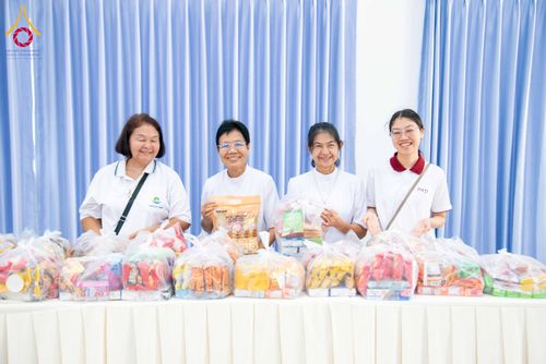 ภาพ No.321776:วันที่ 12 เมษายน พ.ศ.2569 ตักบาตรสงกรานต์ฉลองสามเณรใหม่  ณ ศูนย์ปฏิบัติธรรมระยอง(บ้านช่องลม)