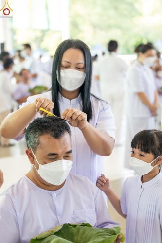 ภาพ No.63579:พิธีปลงผมนาคธรรมทายาท โครงการอุปสมบทบูชาธรรม มหาปูชนียาจารย์ประจำปี 2565 วันที่ 19 พฤศจิกายน พ.ศ. 2565 ณ สภาธรรมกายสากล วัดพระธรรมกาย
