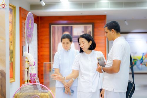 ภาพ No.335589:วันที่ 2-12 มิถุนายน พ.ศ.2569 ต้อนรับชาวต่างชาติจากประเทศอเมริกา  ยูเครน บังคลาเทศ ศรีลังกา และเมียนมาร์  เยี่ยมชมวัด นั่งสมาธิ และกราบสักการะพระมหาธรรมกายเจดีย์  ณ วัดพระธรรมกาย