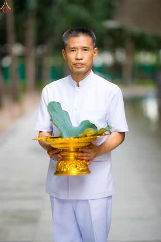 ภาพ No.330493:วันที่ 30 พฤษภาคม พ.ศ.2569 พิธีตัดปอยผมและปลงผม อุบาสกอุปสมบทอุทิศชีวิต 11 ท่าน (ภาพชุดที่ 2) ณ โบสถ์พระไตรปิฎก วัดพระธรรมกาย จังหวัดปทุมธานี