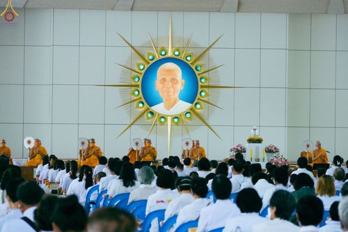 ภาพ No.75425:พิธีสวดพระพุทธมนต์และถวายภัตตาหารเป็นสังฆทาน เนื่องในวันมหาปูชนียาจารย์ วันที่ 3 กุมภาพันธ์ พ.ศ. 2565 ณ วัดพระธรรมกาย อ.คลองหลวง จ.ปทุมธานี