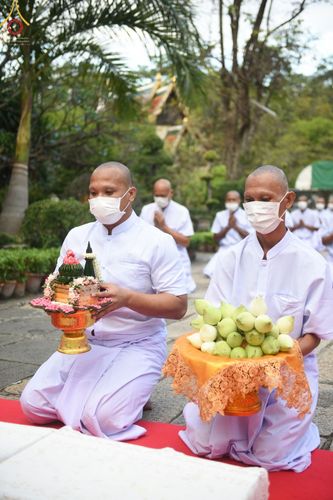 ภาพ No.65519:พิธีเวียนประทักษิณ และขอขมามอบผ้าไตร รุ่นบูชาธรรมมหาปูชนียาจารย์  ปี ๒๕๖๕ ณ วัดพระพุทธบาทราชวรมหาวิหาร  อ.พระพุทธบาท จ.สระบุรี วันเสาร์ที่ ๒๐ พฤศจิกายน พ.ศ. ๒๕๖๕