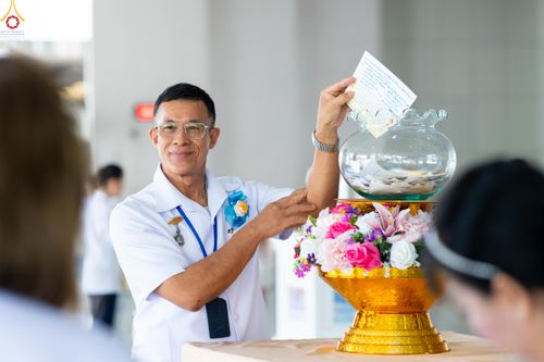 ภาพ No.343057:วันที่ 13 สิงหาคม พ.ศ.2569 พิธีบุพเปตพลี ครั้งที่ 186 ร่วมอุทิศส่วนกุศล แด่หมู่ญาติผู้ล่วงลับไปแล้ว และเป็นปัจจัยสนับสนุน การเผยแผ่พระพุทธศาสนา ณ หอฉันคุณยายอาจารย์ วัดพระธรรมกาย