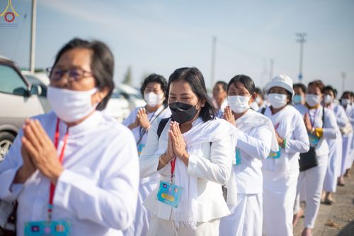 ภาพ No.69427:พิธีจุดประทีปถวายเป็นพุทธบูชา และบูชาธรรมมหาปูชนียาจารย์ ในโครงการธรรมยาตรากตัญญูบูชา มหาปูชนียาจารย์ พระมงคลเทพมุนี(สด จนฺทสโร) พระผู้ปราบมาร ปีที่ 11 ณ อนุสรณ์สถานมหาวิหารพระมงคลเทพมุนี อ.สองพี่น้อง จ.สุพรรณบุรี