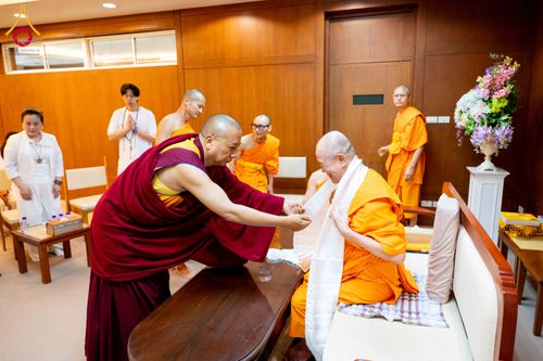 ภาพ No.317543:วันอังคารที่ 24 มีนาคม พ.ศ.2569  หลวงพ่อทัตตชีโว รองเจ้าอาวาส วัดพระธรรมกาย ต้อนรับปฏิสันถารคณะลามะจากทิเบต