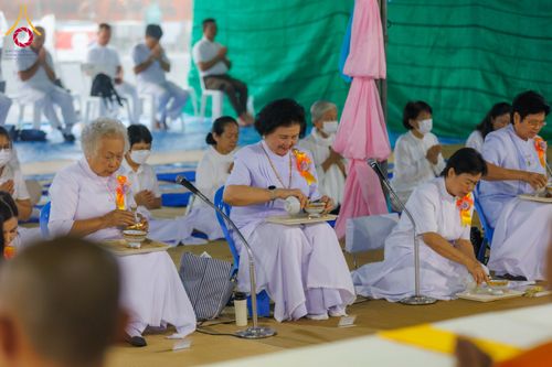 ภาพ No.298498:วันที่ 20 มกราคม พ.ศ. 2569 พิธีถวายภัตตาหารเป็นสังฆทาน แด่พระธรรมยาตรา ณ อนุสรณ์สถานบางปลา วัดบางปลา อำเภอบางเลน จังหวัดนครปฐม ในโครงการธรรมยาตรา กตัญญูบูชา มหาปูชนียาจารย์ พระมงคลเทพมุนี(สด จนฺทสโร) พระผู้ปราบมาร อนุสรณ์สถาน 7 แห่ง ปีที่ 14