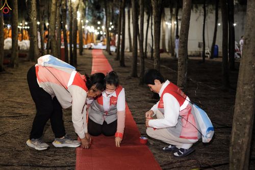 ภาพ No.296345:ภาพเบื้องหลังอาสาสมัครรวมใจ ชุดที่ 2 ในโครงการธรรมยาตรา กตัญญูบูชา มหาปูชนียาจารย์ พระมงคลเทพมุนี(สด จนฺทสโร) พระผู้ปราบมาร อนุสรณ์สถาน 7 แห่ง ปีที่ 14