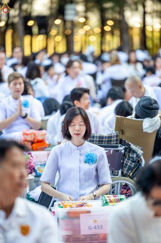 ภาพ No.289195:วันที่ 7 มกราคม พ.ศ. 2569 พิธีตักบาตรพระธรรมยาตรา ณ อนุสรณ์สถานลำดับที่ 1 สถานที่เกิดด้วยรูปกายเนื้อ อนุสรณ์สถานมหาวิหารพระมงคลเทพมุนี (โลตัสแลนด์) อ.สองพี่น้อง จ.สุพรรณบุรี ในโครงการธรรมยาตรา กตัญญูบูชา มหาปูชนียาจารย์ พระมงคลเทพมุนี(สด จนฺทสโร) พระผู้ป